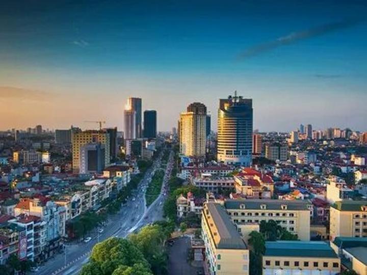 1. Áo hai dây bản mảnh: Áo hai dây bản mảnh tuy nhiên là một trong những mẫu áo khó